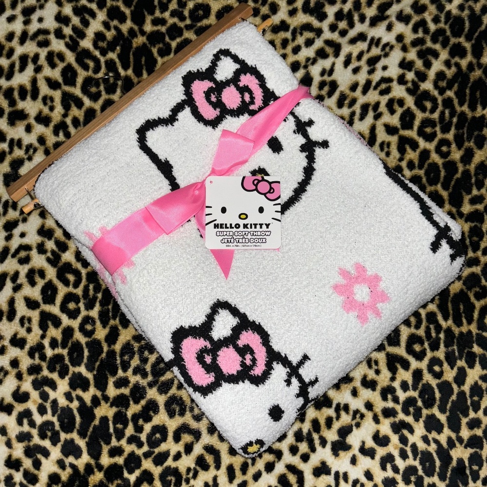 hello kitty feather knit blanket